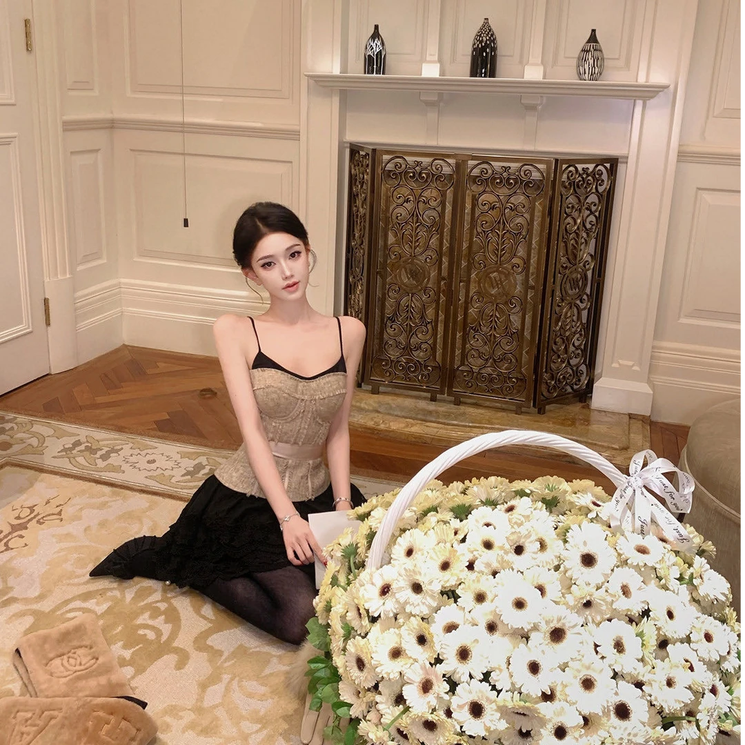 辣妹性感上衣吊带背心洋气休闲百搭设计感气质显瘦半身裙两件套女