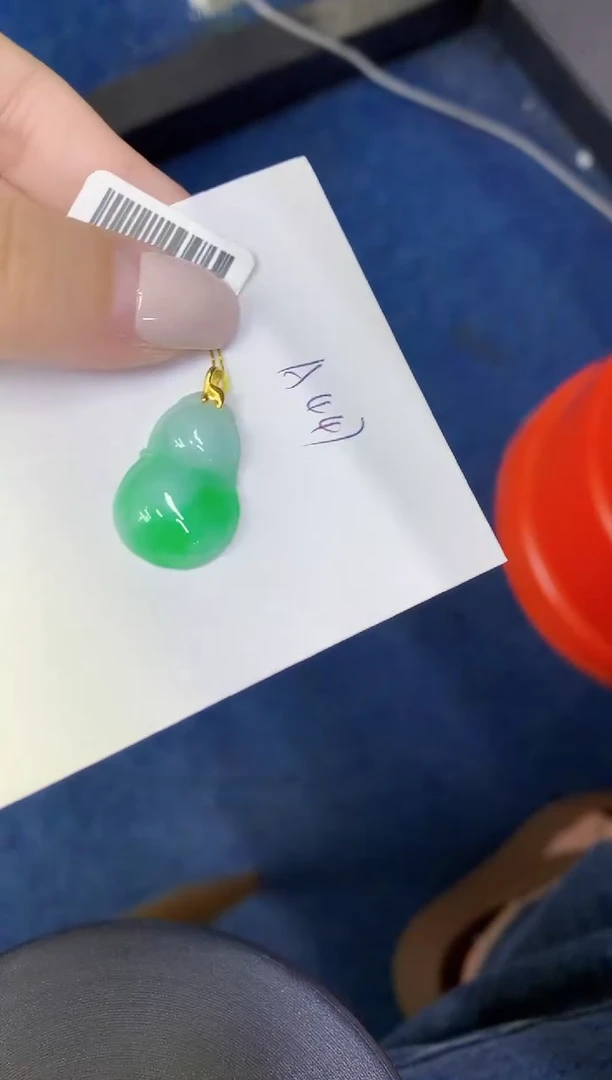 颈饰18K金镶嵌翡翠缅甸天然翡翠A货