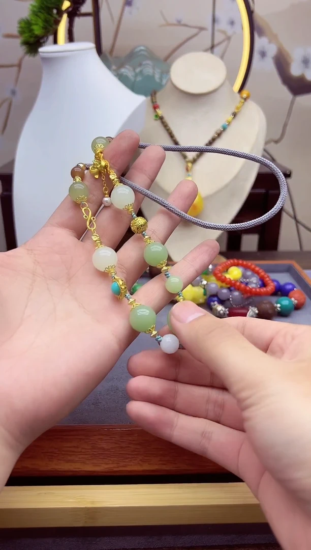 【闪购商品】和田玉（糖玉）颈饰14K金镶嵌x220`````