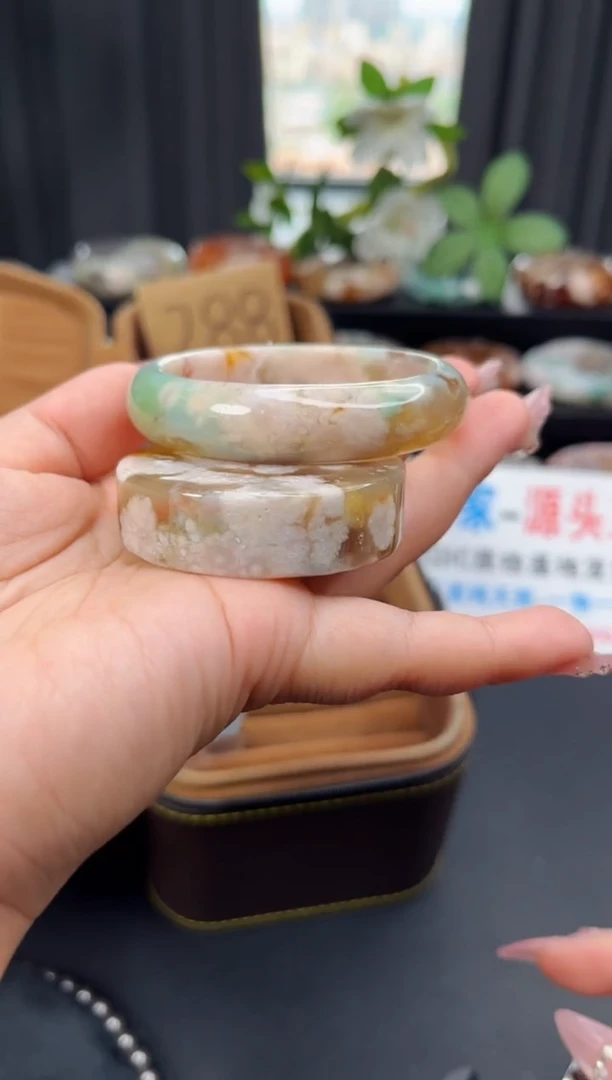 石英质玉手镯未镶嵌赠送镯心（圈口52