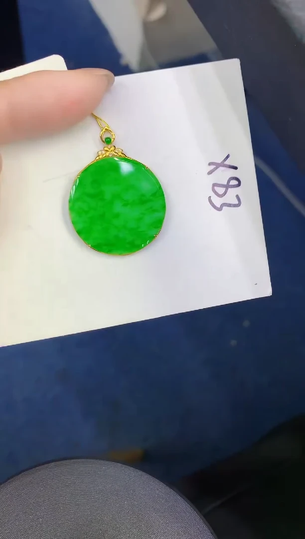 颈饰18K金镶嵌翡翠缅甸天然翡翠A货