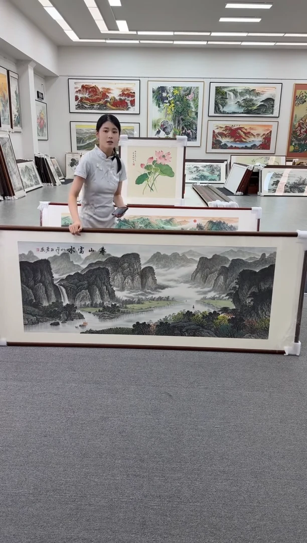 国画手绘 春山富水 219*88