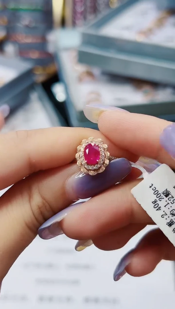 戒指18K金镶嵌红宝石·