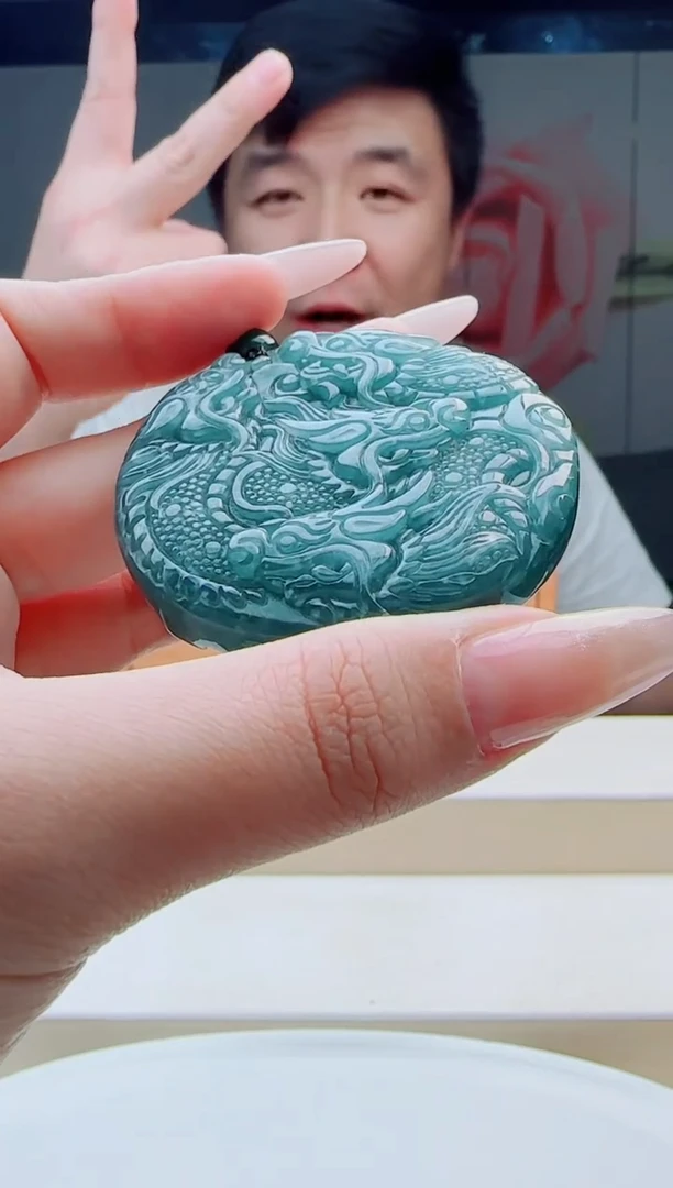颈饰未镶嵌翡翠多样性发其中一