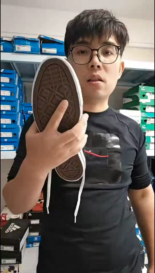 品牌潮服潮鞋清仓中，编号F19   ,尺码43