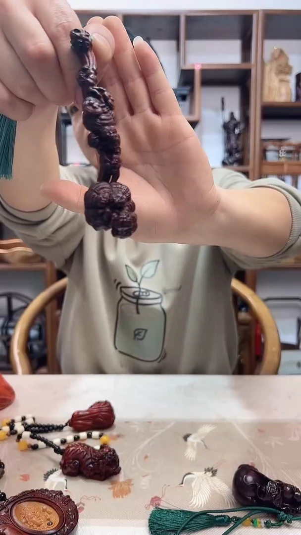 【闪购商品】染料紫檀（血檀）如意手把件