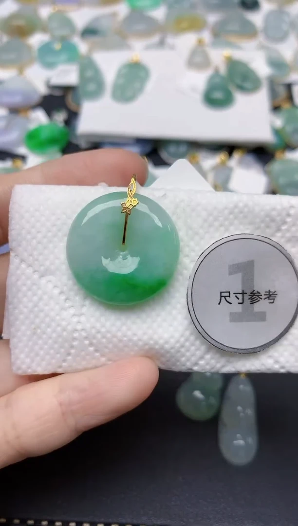 翡翠18K金镶嵌颈饰天然缅甸A货翡翠