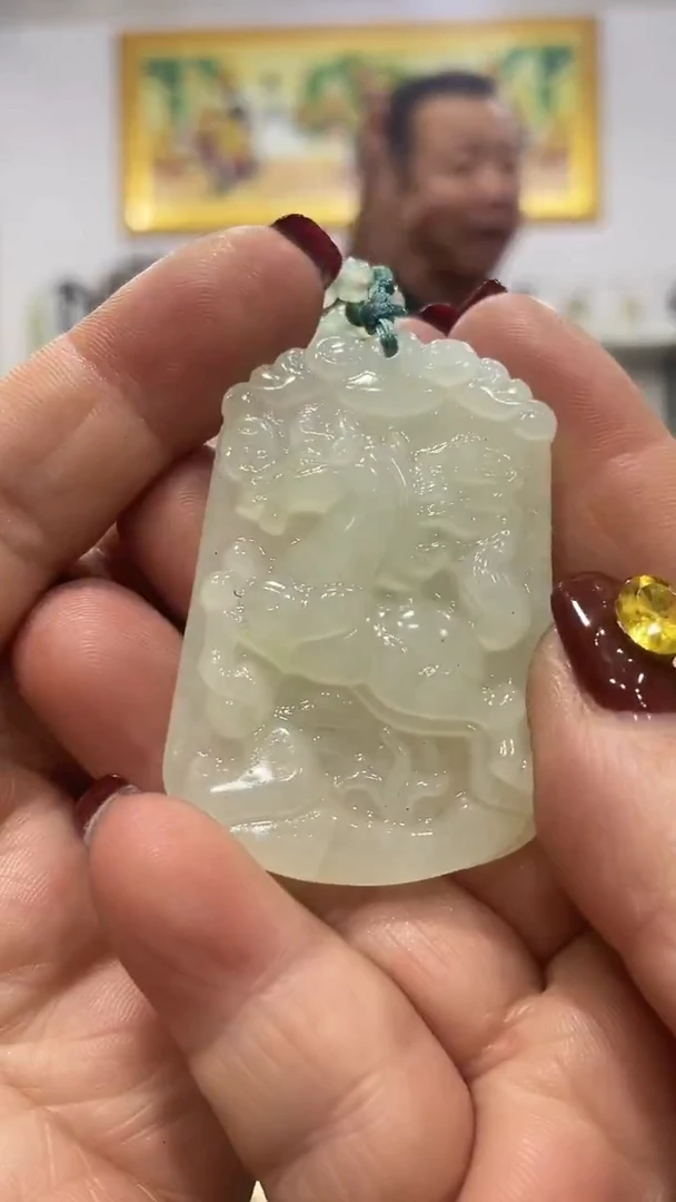 未镶嵌蛇纹石玉吊坠