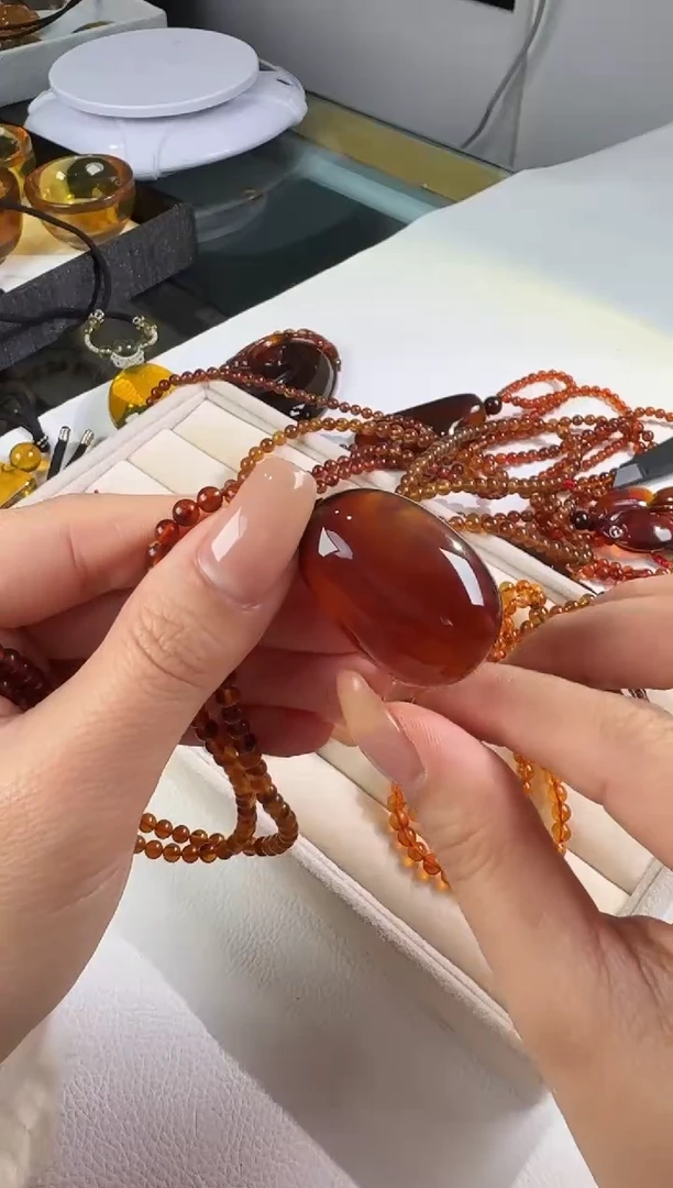 琥珀吊坠(赠链)未镶嵌1219099