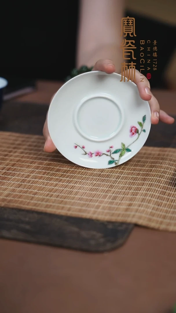 芝****！甜白釉粉彩杯托