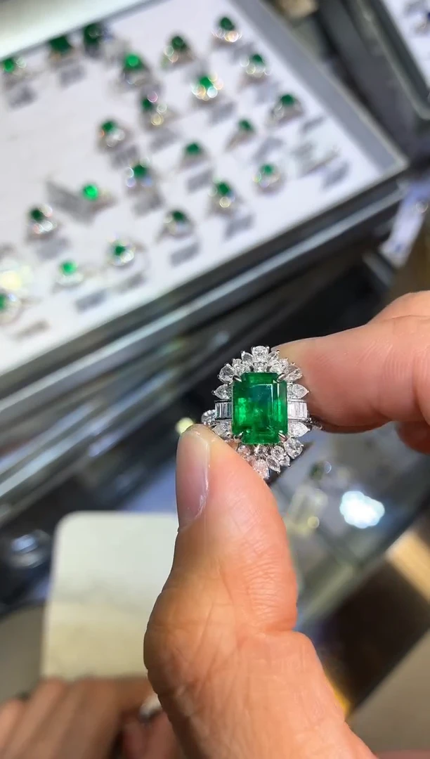 18K金镶嵌戒指祖母绿【闪购】4.4ct/七天鉴赏