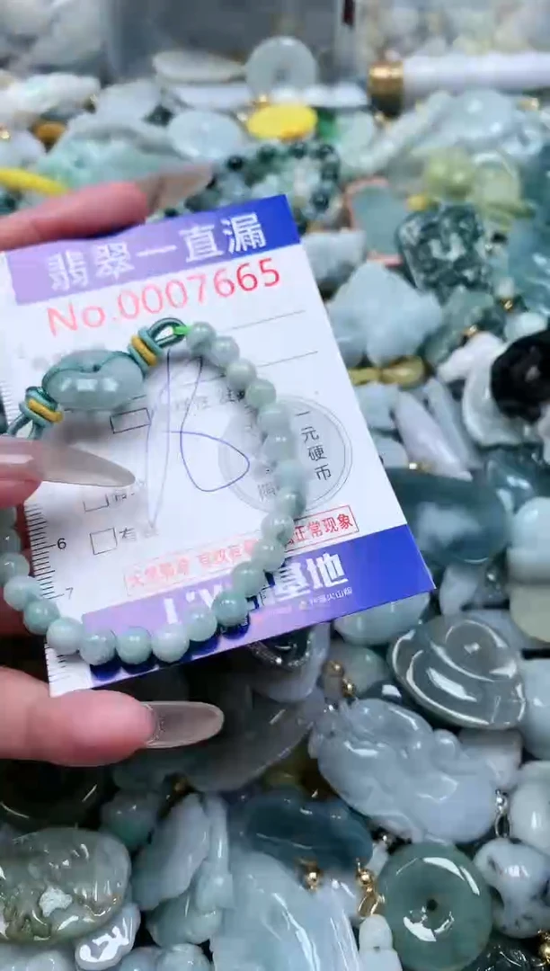 【闪购商品】翡翠吊坠(不含链)未镶嵌7665