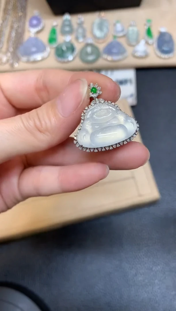 【闪购商品】翡翠颈饰18K金镶嵌佛公【无服务费