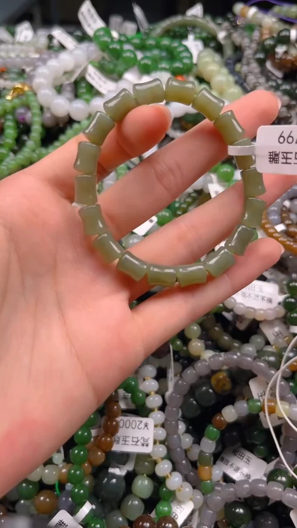 和田玉未镶嵌颈饰1