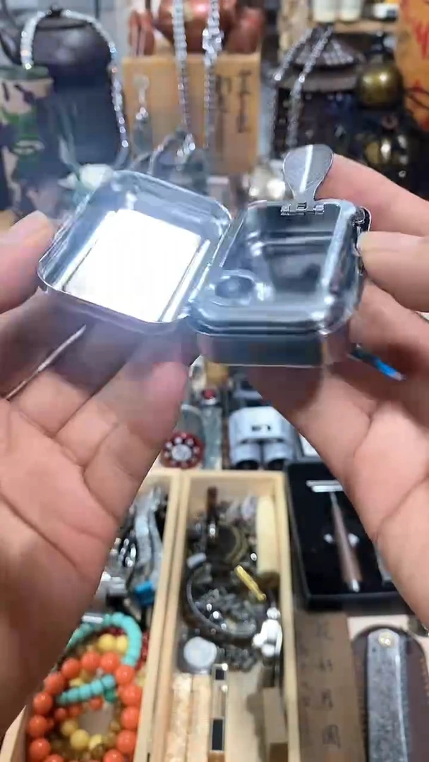 瓷片闪购商品  如图所示