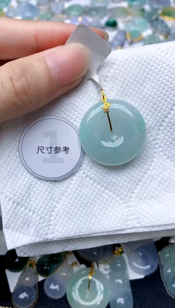 颈饰18K金镶嵌翡翠天然A货翡翠