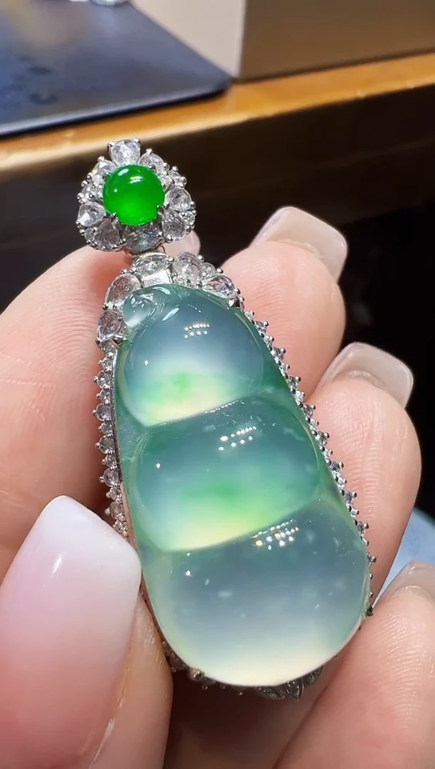 吊坠(不含链)18K金镶嵌翡翠豆子