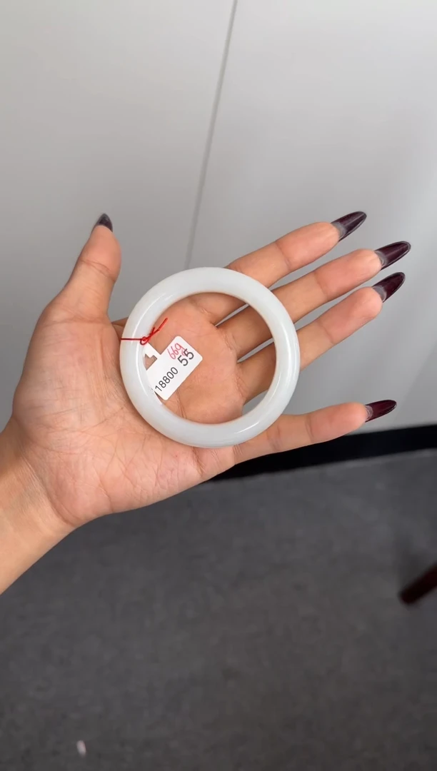 和田玉手镯未镶嵌且末近矿微色差糖白55+手镯