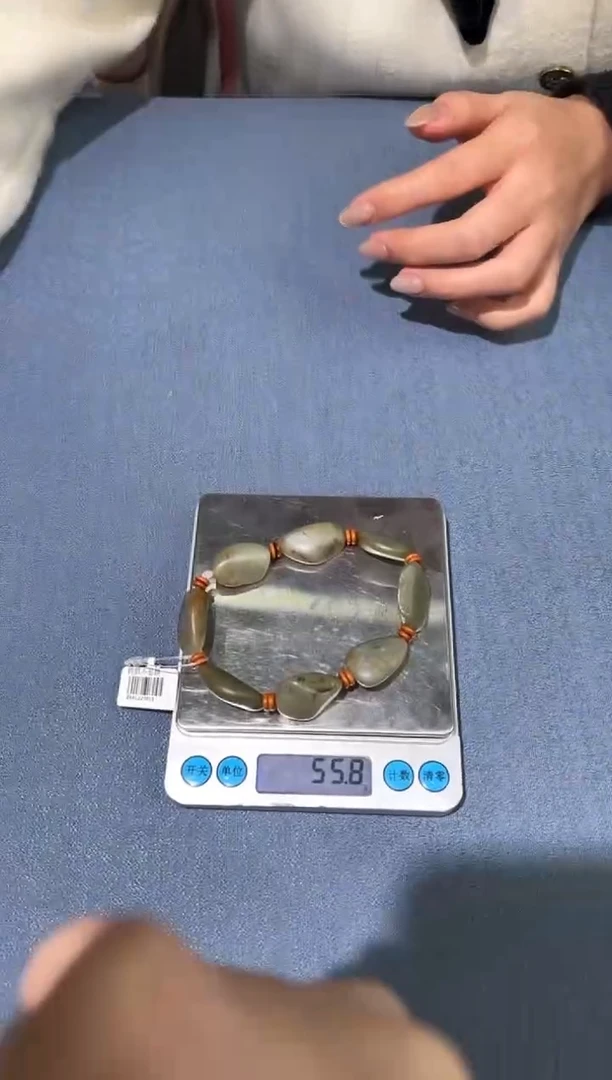 颈饰未镶嵌和田玉手串