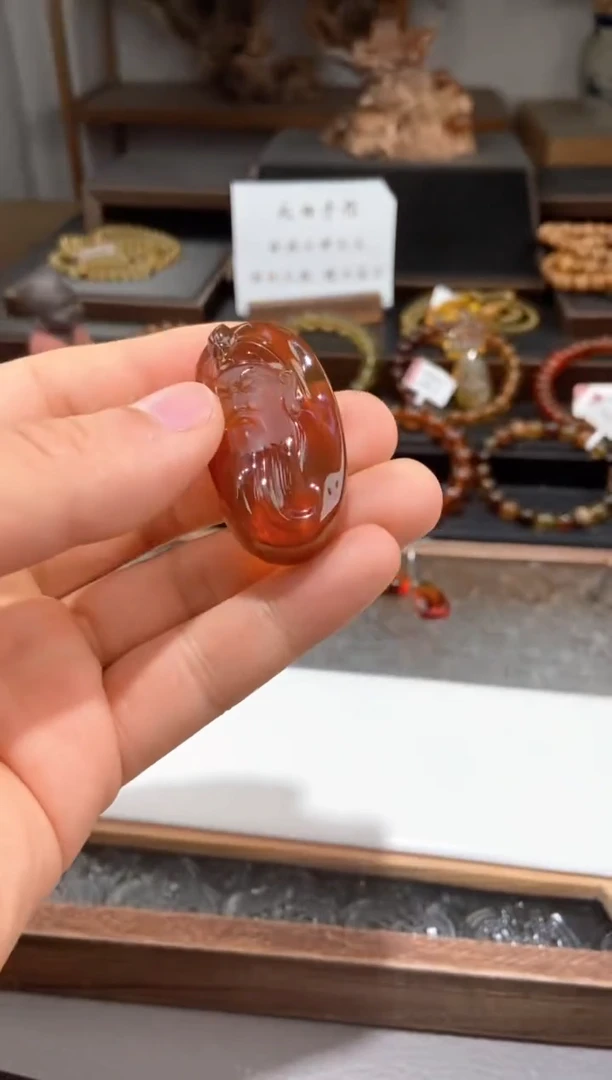 未镶嵌颈饰琥珀金棕红关公