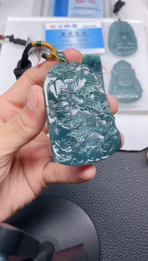 颈饰未镶嵌翡翠
