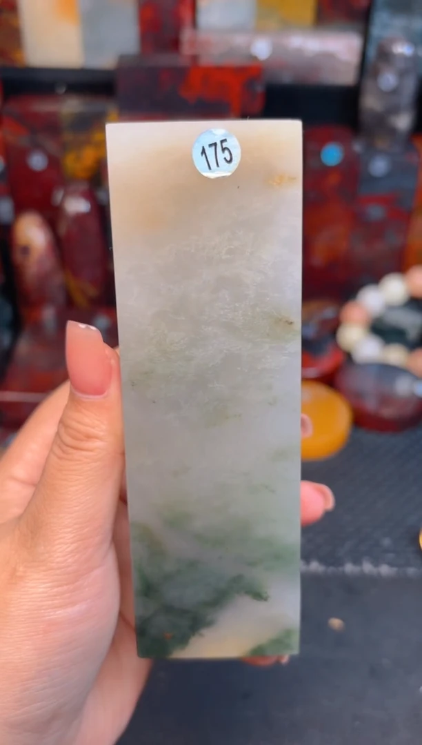 玉桂林鸡血玉印章摆件175