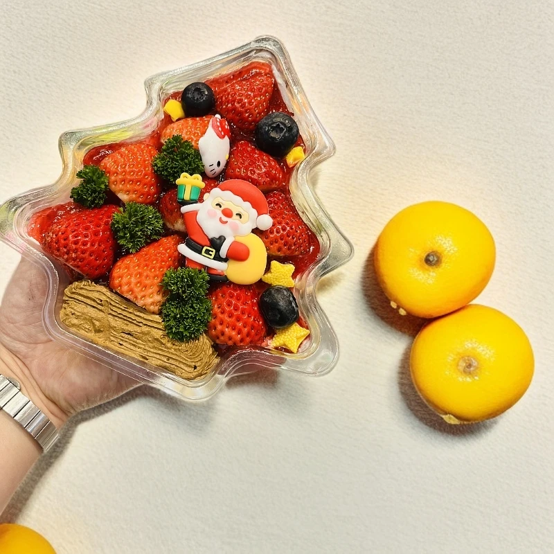 草莓星芒圣诞树蛋糕