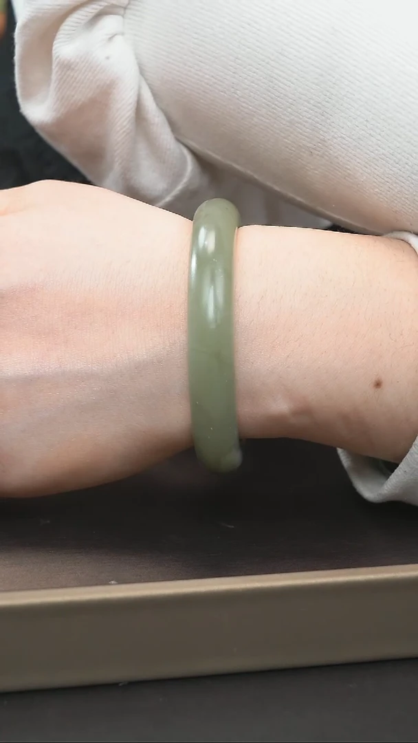 【闪购商品】和田玉手镯未镶嵌56.6