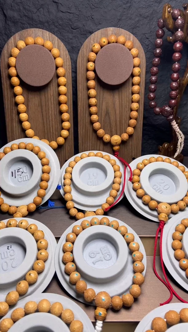 吊坠龙眼菩提12素串