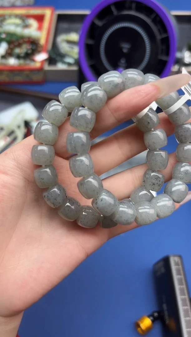 未镶嵌手串和田玉董小姐推荐 多样性发货 拍一发一qh12