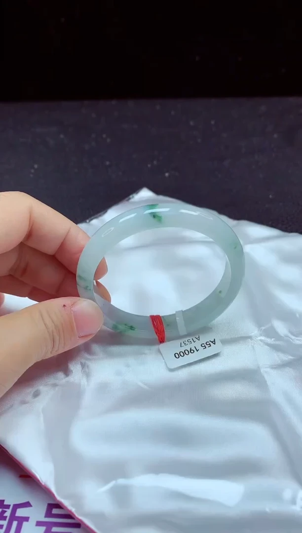 【闪购商品】翡翠手镯未镶嵌贵妃55+