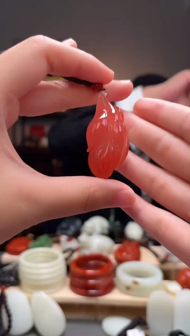 颈饰未镶嵌南红玛瑙吊坠