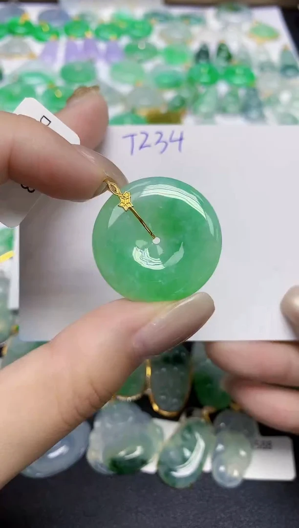 颈饰18K金镶嵌翡翠天然缅甸翡翠A货翡翠百元以上9元证书费自理