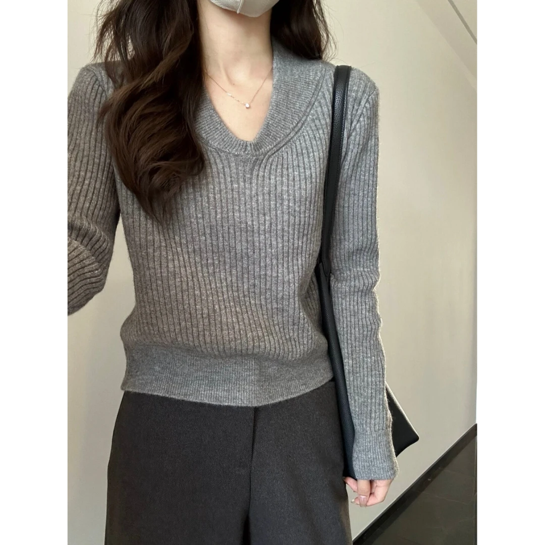 美式复古灰色v领长袖简约毛衣女秋冬设计感显瘦内搭打底针织上衣