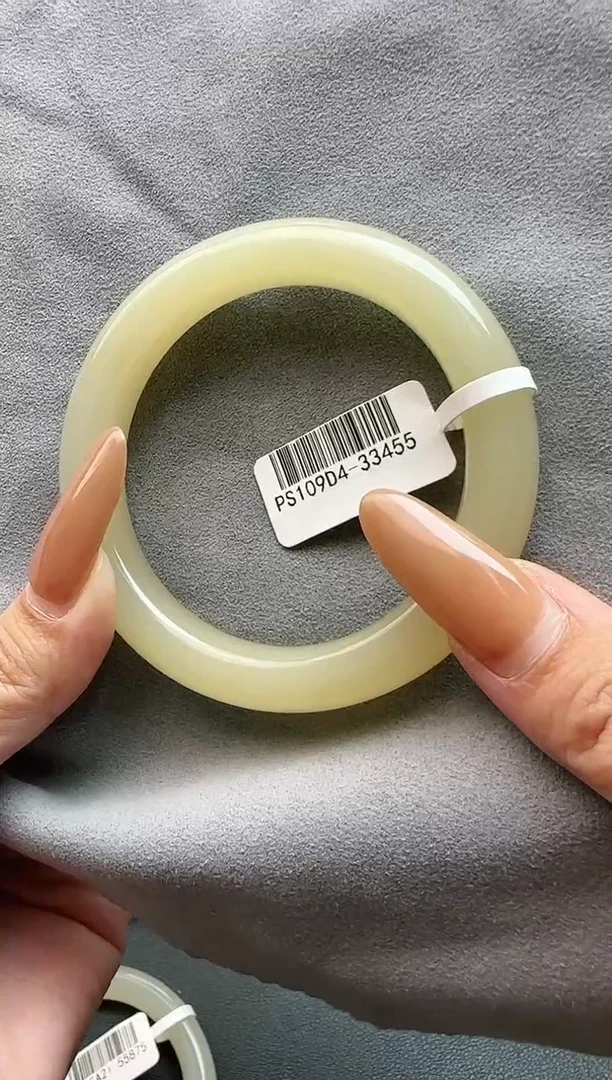 【闪购商品】和田玉手镯未镶嵌55