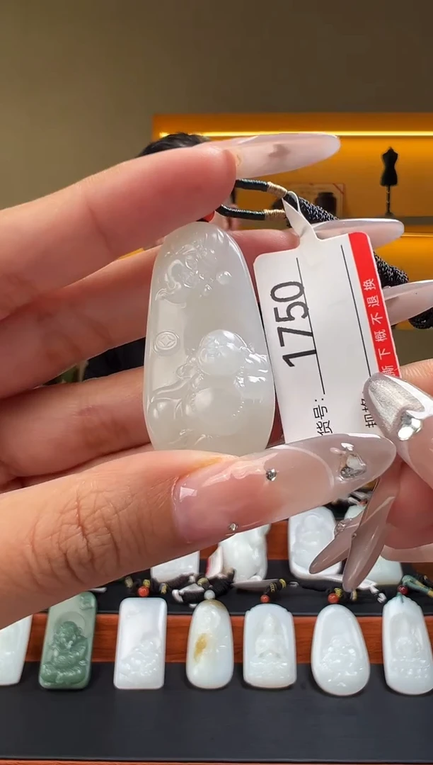 颈饰未镶嵌和田玉1