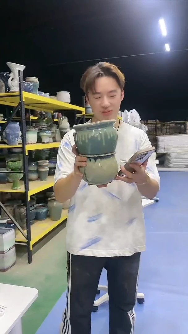 宜兴紫砂粗陶花瓶