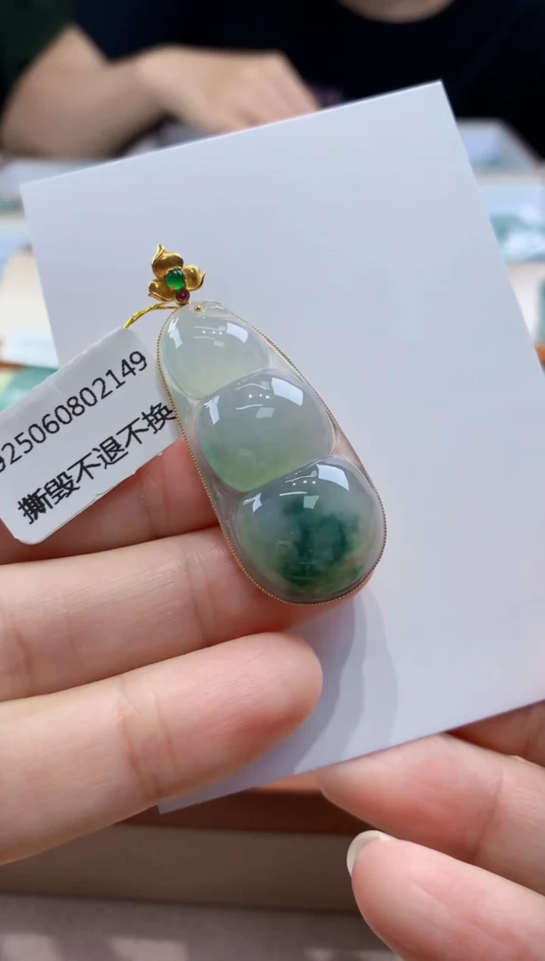 翡翠18K金镶嵌颈饰天然A货翡翠挂件