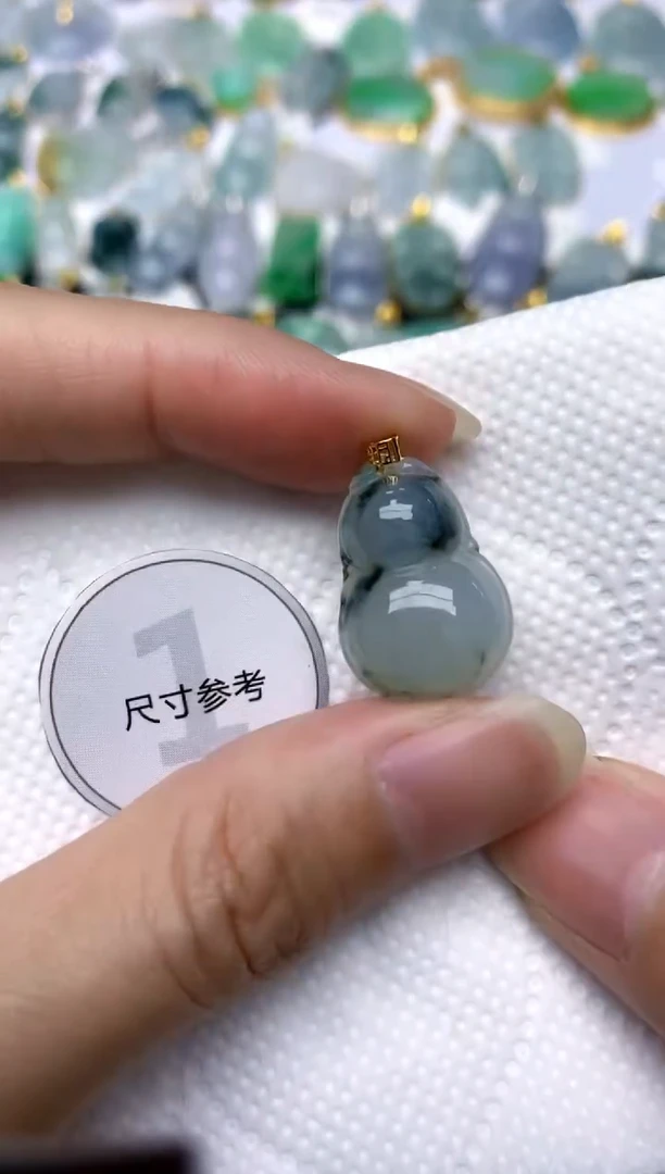 颈饰18K金镶嵌翡翠天然A货翡翠