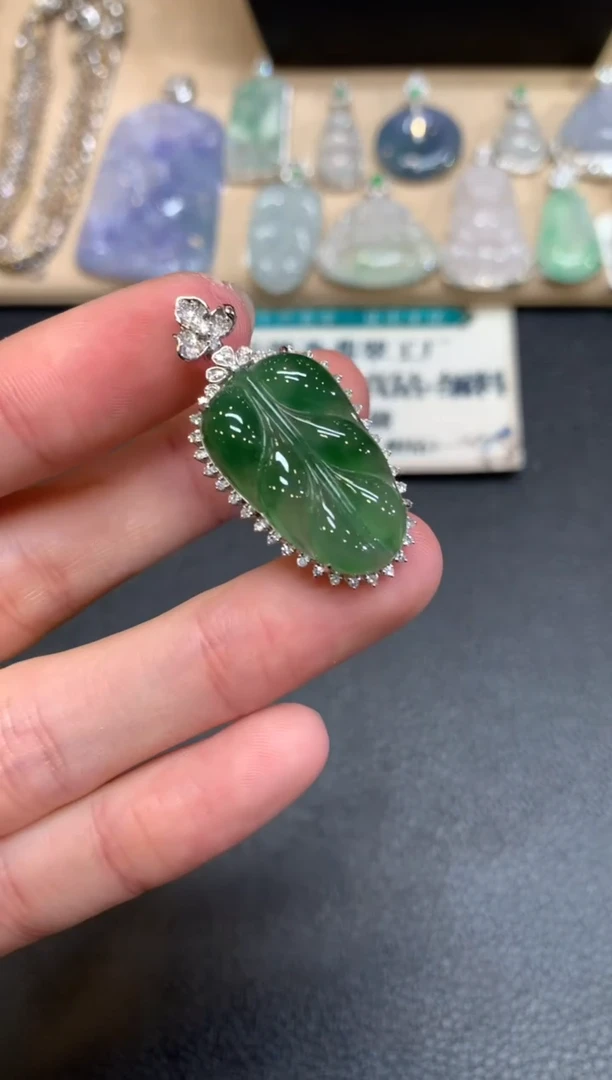 【闪购商品】翡翠颈饰18K金镶嵌叶子【无服务费】