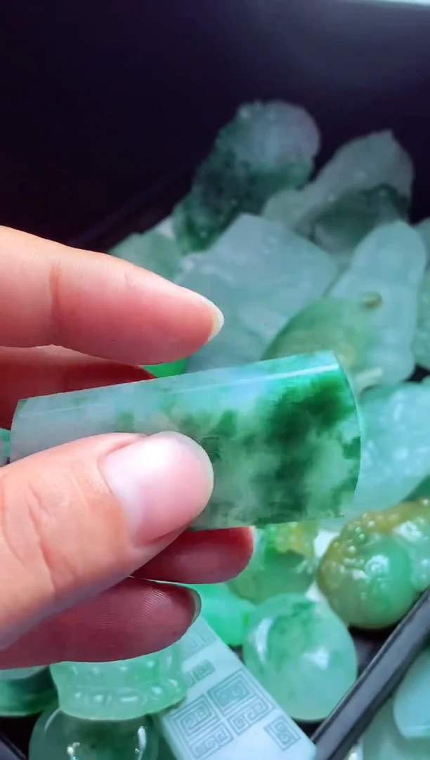 未镶嵌定制翡翠银**?翡翠毛货定制