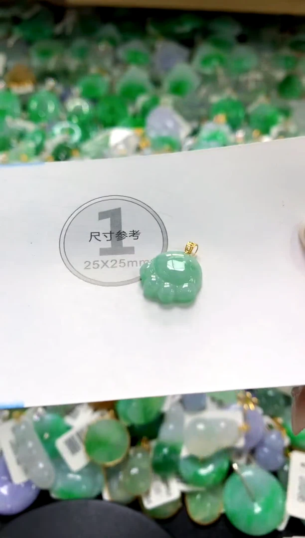 翡翠18K金镶嵌颈饰1111111111111111