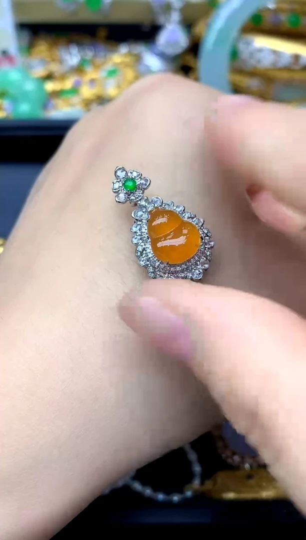 颈饰18K金镶嵌翡翠420 -中国好珍宝