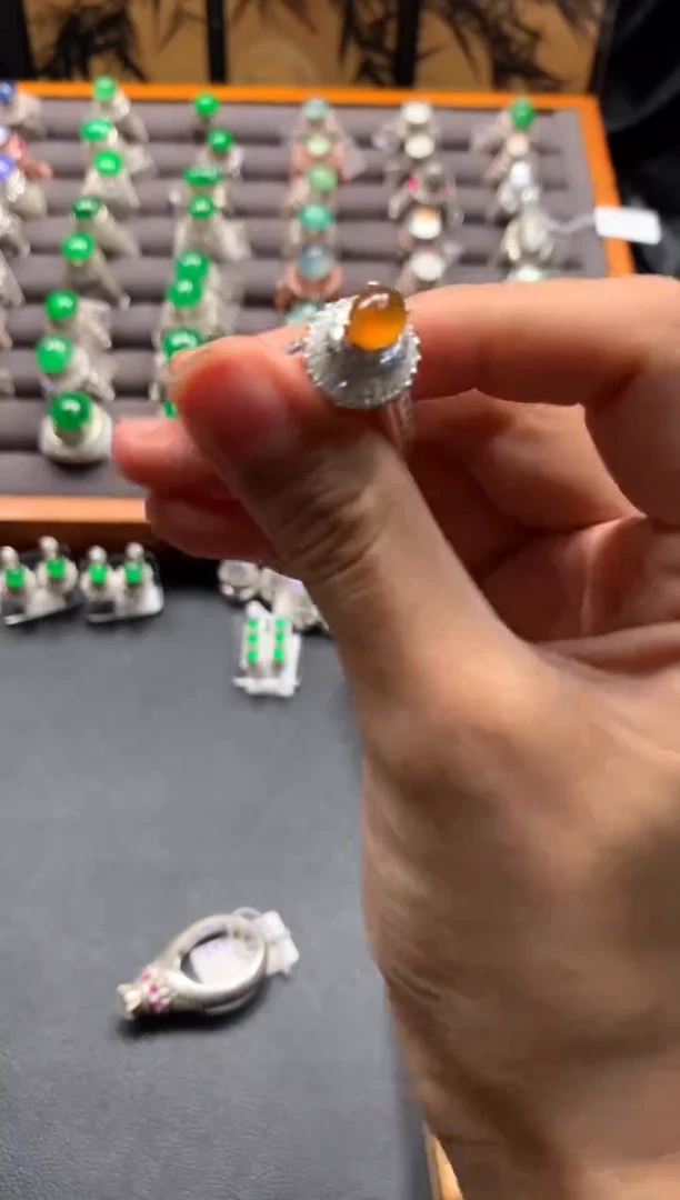 翡翠裸石未镶嵌冰蛋戒面缅甸翡翠