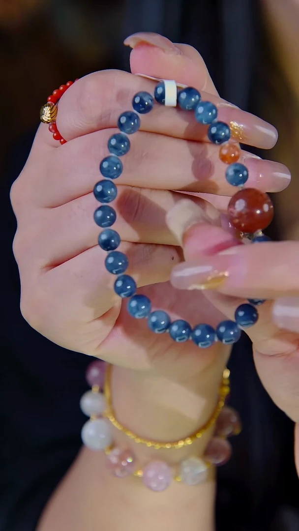 18K金镶嵌手链水晶蓝兔设计款福福