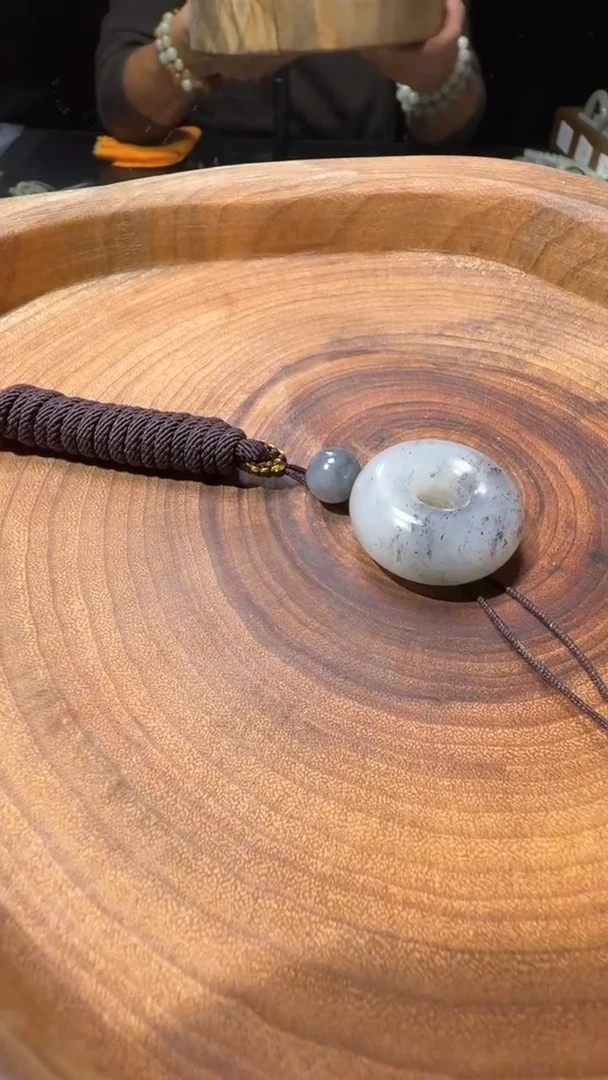 颈饰未镶嵌和田玉平安扣