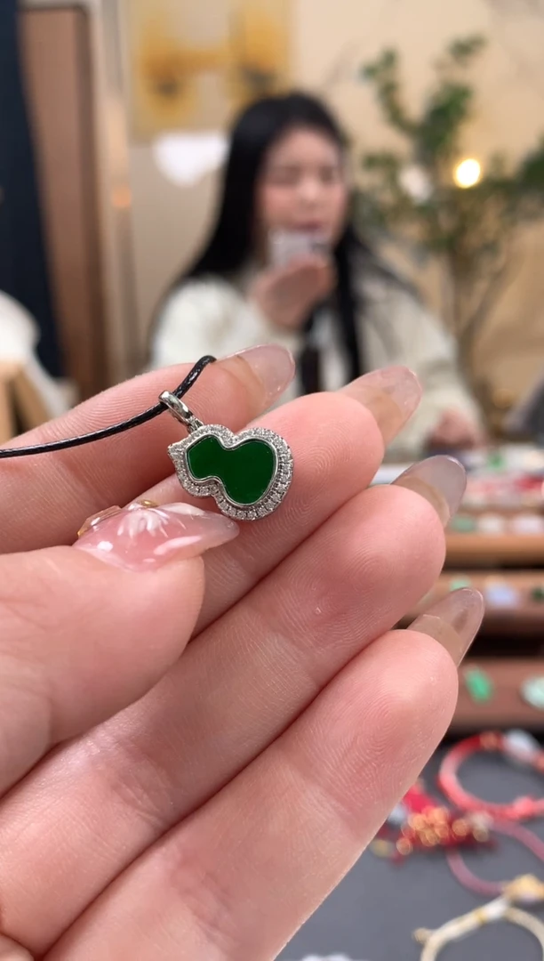 【闪购商品】翡翠吊坠(不含链)银S925镶嵌葫芦