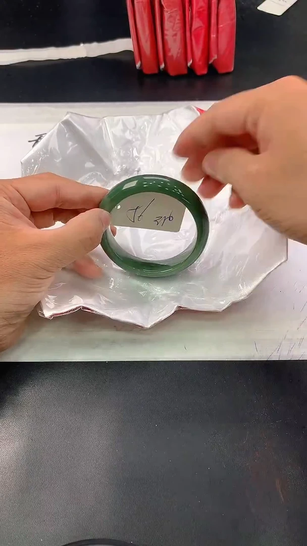 翡翠手镯未镶嵌221