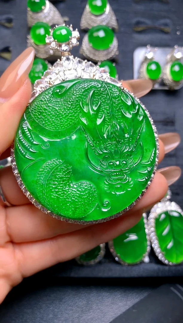 【闪购商品】翡翠吊坠(赠链)银S925镶嵌龙牌