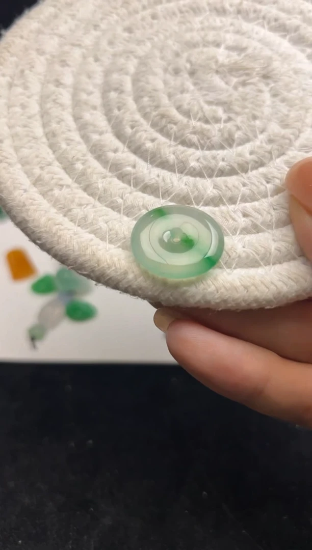 未镶嵌定制翡翠22000+1100绿扣子-hmq154